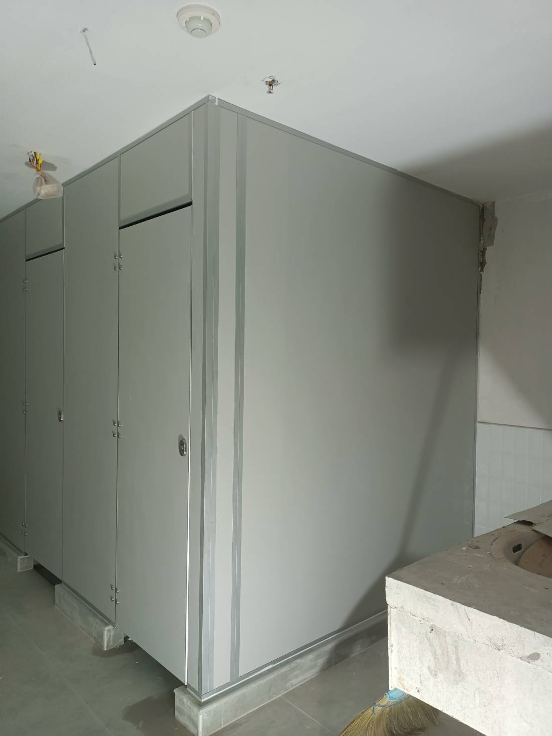 สีเทา Anytime Fitness จามจุรี สามย่าน กทม รูปที่ 5