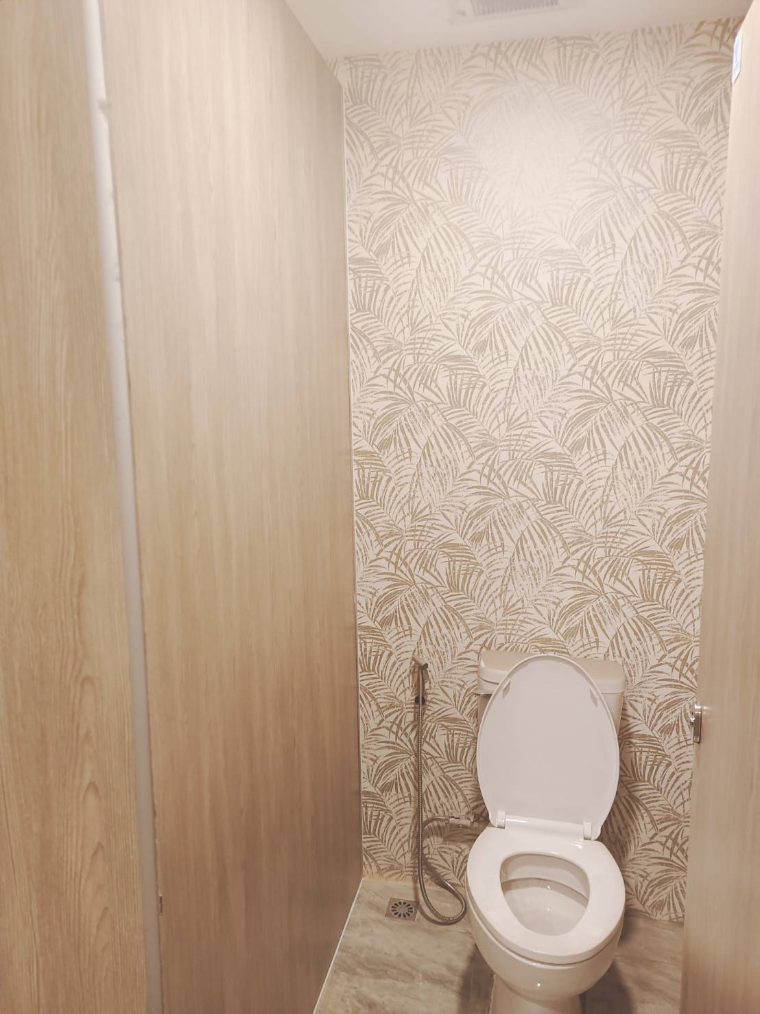 TH 23 สีลายไม้แนวตั้ง บจก.ลีโอวูด กรุงเทพมหานคร