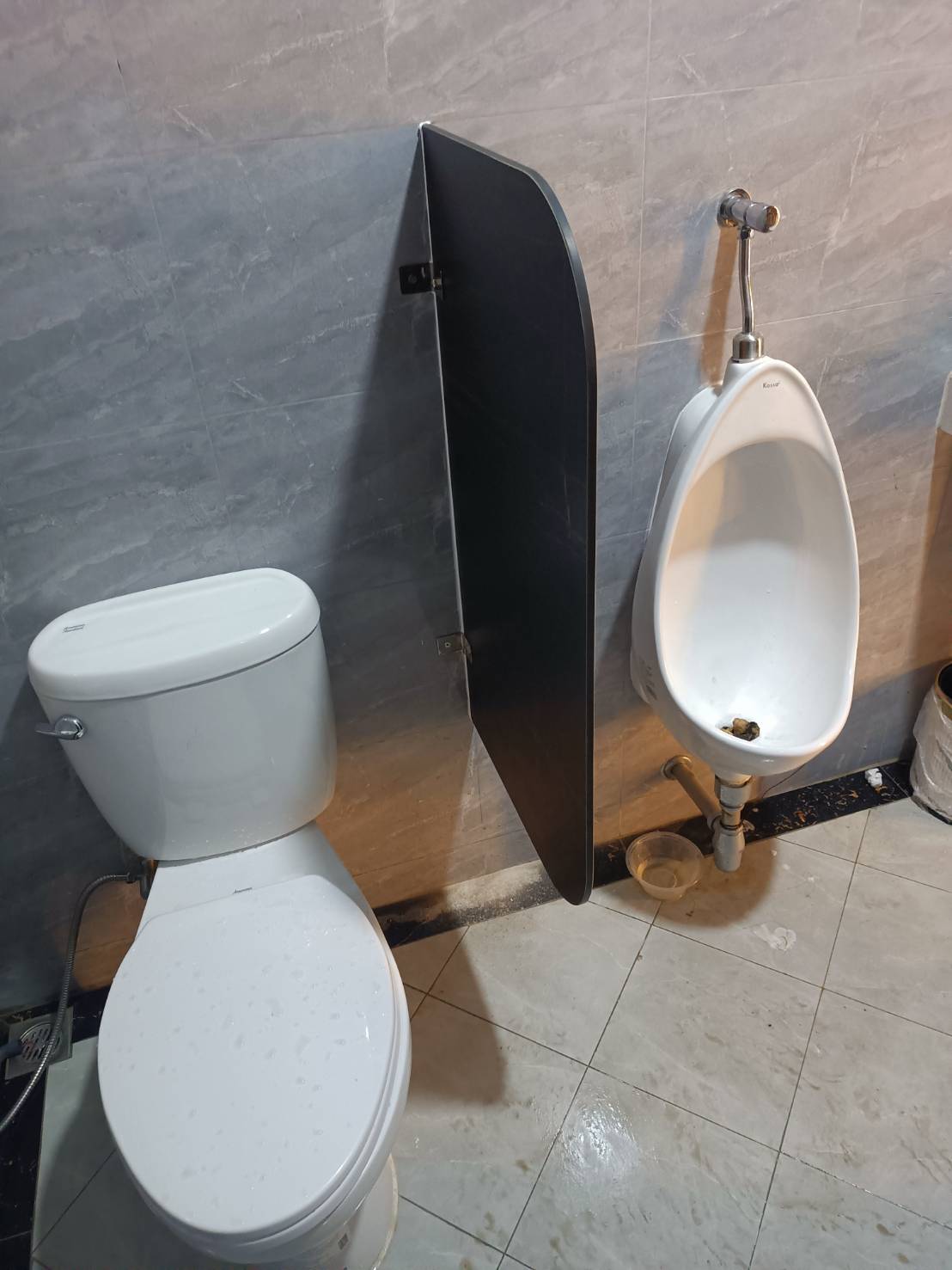 TH 34 แผงกั้นโถปัสสาวะชาย คาราโอเกะบ้านบึง ชลบุรี รูปที่ 3