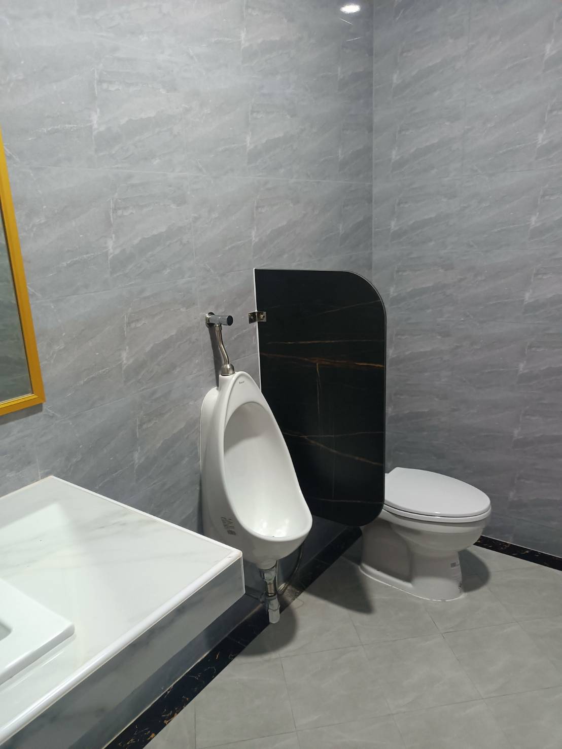 TH 34 แผงกั้นโถปัสสาวะชาย คาราโอเกะบ้านบึง ชลบุรี รูปที่ 6