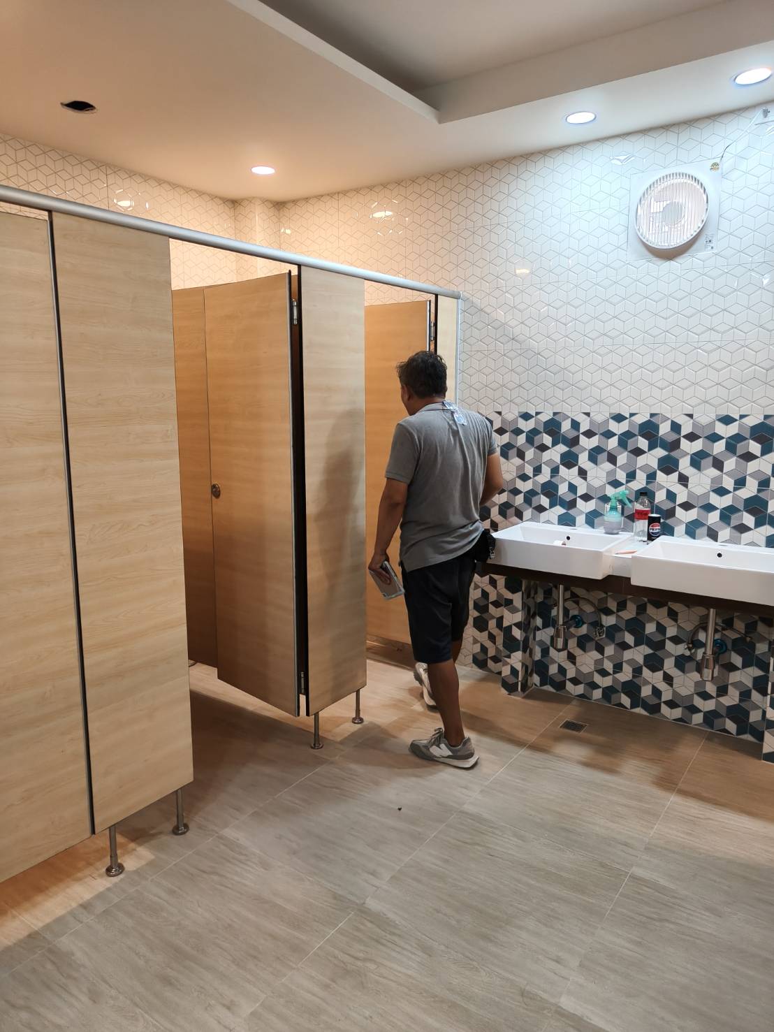 TP 21 ปรับปรุงห้องน้ำหญิง มหาวิทยาลัยเกริก กรุงเทพมหานคร รูปที่ 2