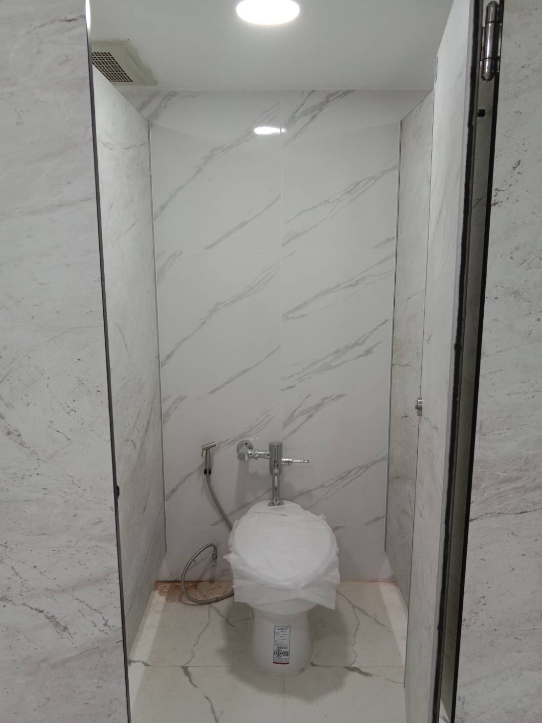 TP 33 ห้องน้ำ Interchange 21 building กรุงเทพมหานคร รูปที่ 6