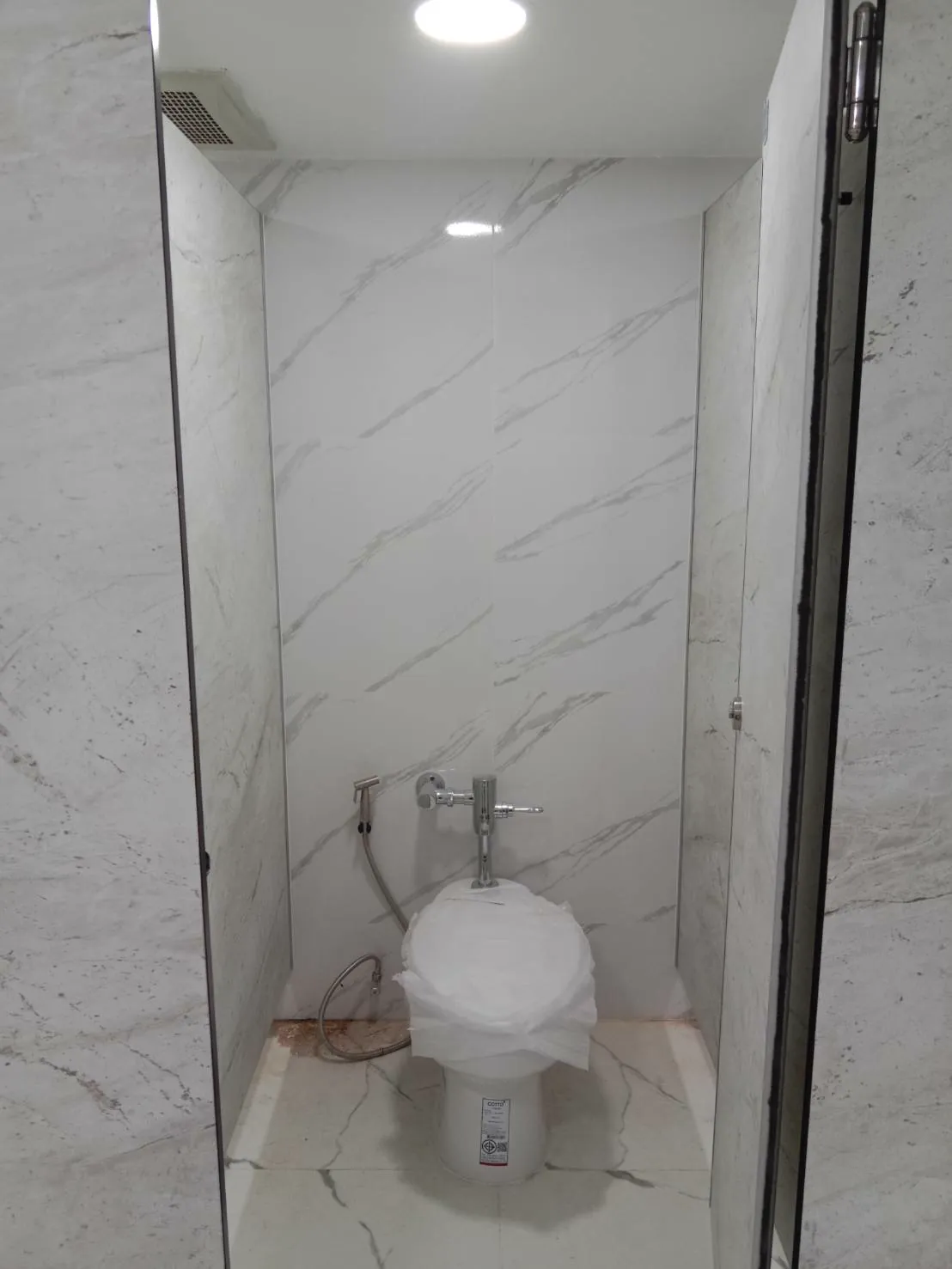 TP 33 ห้องน้ำ Interchange 21 building กรุงเทพมหานคร รูปที่ 6